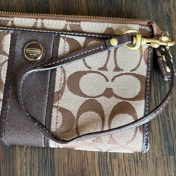 Coach Signature strip Zippy Wallet/Wristlet NEVER USED! - Picture 11 of 14